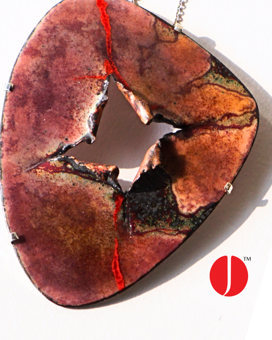 The Honest Scar — On Beauty, Pain, and the Courage to Be Seen